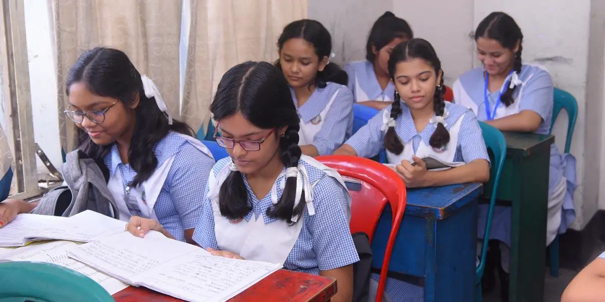 গণতান্ত্রিক মনোভাব অধ্যায়ের ২টি সংক্ষিপ্ত প্রশ্নোত্তর, পঞ্চম শ্রেণির বাংলাদেশ ও বিশ্বপরিচয়
